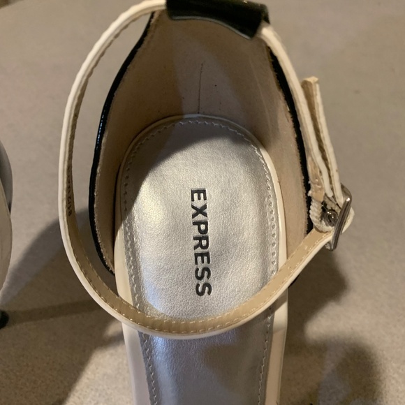Express Black/White Patent Strappy Sandals sz 8.5 - Picture 2 of 6